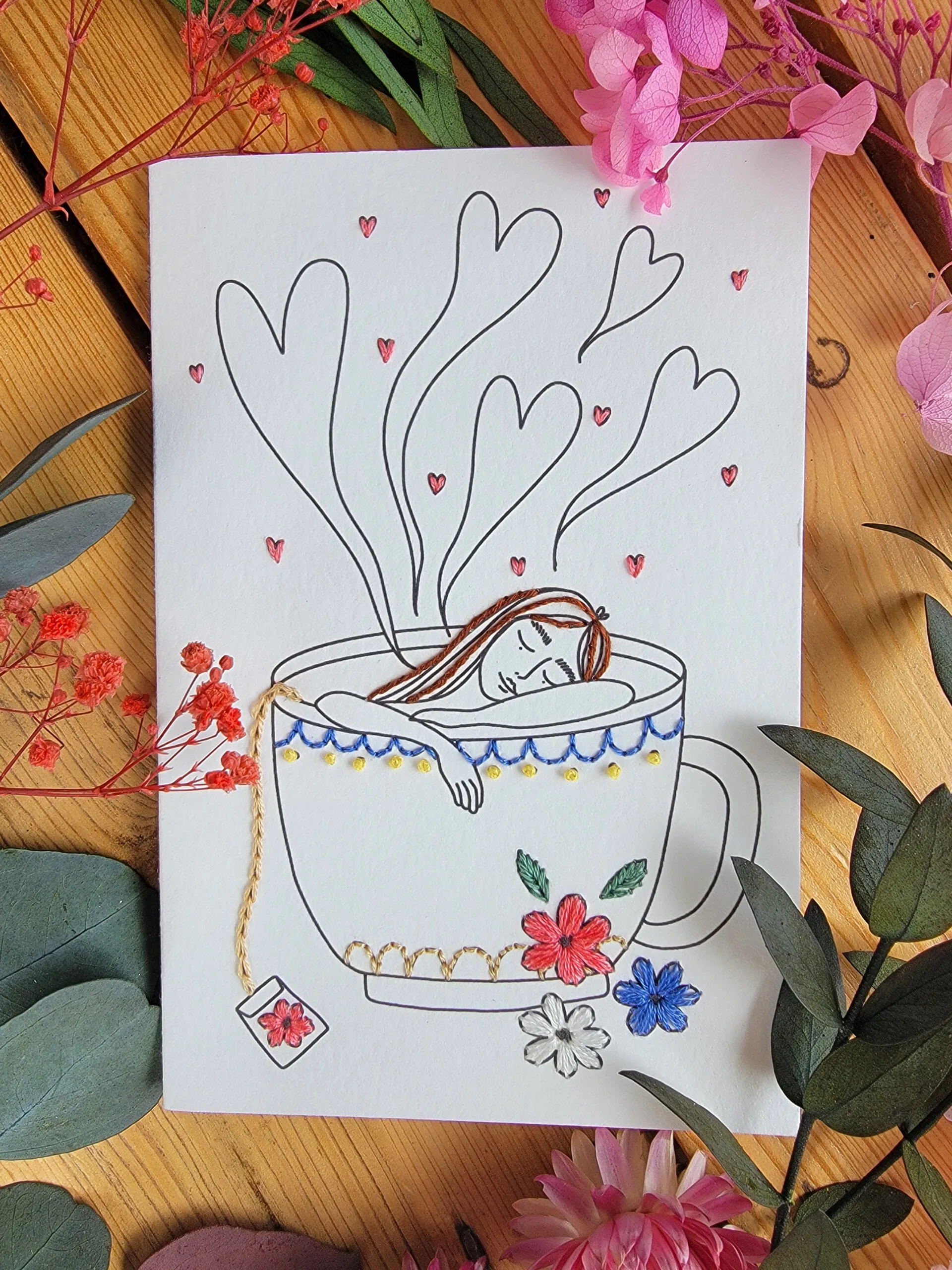 Carte à broder représentant une femme prenant son bain dans une tasse de thé, broderie sur papier réconfortante